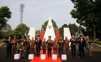 Hari Pahlawan, Pemkot Tangsel Ziarah dan Bagikan Sembako kepada Veteran - JPNN.com