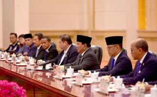 Disaksikan Prabowo & Xi Jinping, Menko Airlangga Teken MoU Blue Ekonomi Indonesia-RRT - JPNN.com