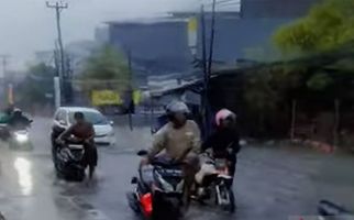 Hujan Deras, Sejumlah Ruas Jalan di Cikarang Bekasi Tergenang, Begini Kondisinya - JPNN.com