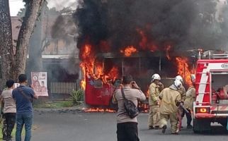 Kondisi Bus Trans Semarang Ludes Terbakar di Jalan Manyaran-Gunungpati - JPNN.com