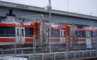 Keren! LRT Jabodebek Gunakan Sistem Cuci Kereta Otomatis dan Ramah Lingkungan - JPNN.com