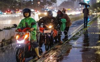 Prakiraan Cuaca Hari Ini 16 November: Waspada Potensi Hujan Disertai Petir di Sejumlah Kota Besar - JPNN.com