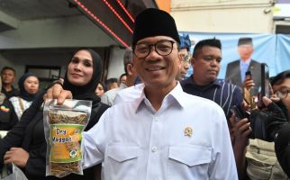 Mendes Yandri Ajak Warga Desa Fokus Kembangkan Produk Lokal - JPNN.com