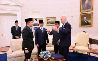 Momen Seskab Teddy Dampingi Presiden Prabowo Temui Presiden Joe Biden di Gedung Putih - JPNN.com