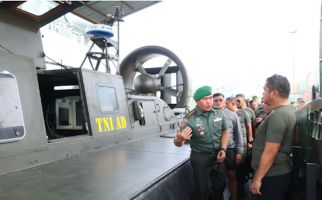 KSAD Jenderal Maruli Periksa Kesiapan Operasional Satuan Angkutan Air TNI AD - JPNN.com