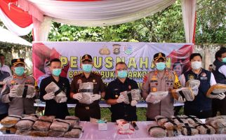 Polres OKU Timur Musnahkan 35,74 Kilogram Ganja Kering - JPNN.com