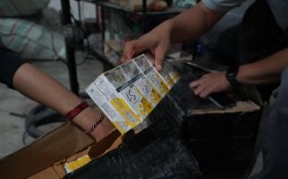 Tekan Peredaran Rokok Ilegal, Bea Cukai Gelar Operasi Pasar di Makassar & Banjarmasin - JPNN.com