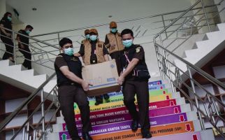 Kejari Batam Tahan 2 Tersangka Korupsi Pengelolaan Anggaran RSUD Embung Fatimah - JPNN.com