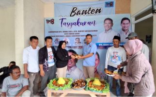 Tim 08 Prabowo Potong 57 Ekor Ayam Putih untuk Syukuran Kemenangan Andra - Dimyati Versi Hasil Hitung Cepat - JPNN.com