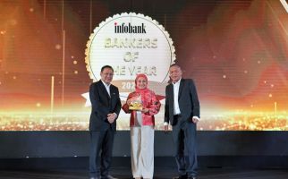 Tiga Direksi bank bjb Raih Penghargaan dari Infobank - JPNN.com