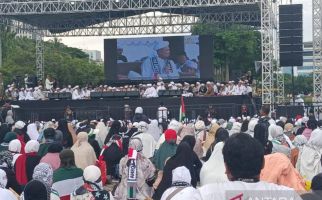 Berdiri di Depan Massa Reuni Akbar PA 212, Habib Rizieq Menyampaikan Pesan, Lantang - JPNN.com