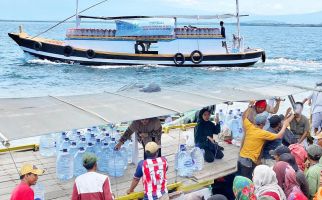 PNM Peduli Kirim Bantuan Air Minum untuk Atasi Kekeringan di Gili Ketapang - JPNN.com