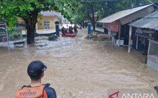 Puluhan Warga yang Terjebak Banjir Bandang di Sukabumi Sudah Dievakuasi - JPNN.com