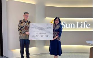 Sun Life Salurkan Rp 275 Juta untuk Korban Erupsi Gunung Lewotobi - JPNN.com