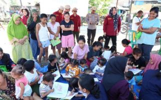 Polda Sumut Berikan Trauma Healing Untuk Warga Terdampak Banjir di Deli Serdang - JPNN.com