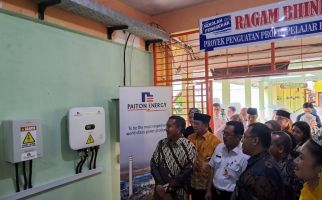 Dorong Transisi Energi, PT Paiton Energy Mendonasikan PLTS Atap di 3 Sekolah - JPNN.com