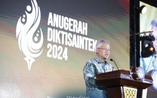 Kemdiktisaintek Berikan 315 Anugerah Diktisaintek 2024 kepada Pemangku Kepentingan PT - JPNN.com