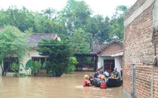 Banjir Bandang Putus Akses Utama Jalur Provinsi Trenggalek-Ponorogo-Pacitan - JPNN.com