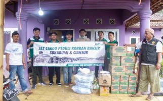 J&T Cargo Salurkan Bantuan untuk Korban Banjir Sukabumi dan Cianjur - JPNN.com