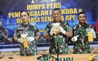 Satgas Pamtas Yonzipur Gagalkan Penyelundupan 4 Kg  Sabu-Sabu di Perbatasan RI-Malaysia - JPNN.com