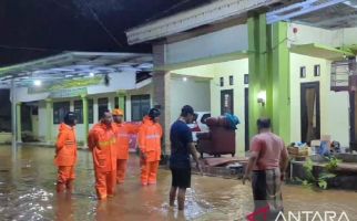 Banjir Bandang Menerjang Sejumlah Desa pada 2 Kecamatan di Bondowoso - JPNN.com