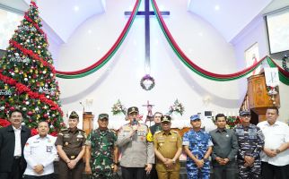 Pastikan Keamanan Natal, Irjen Iqbal Kunjungi Sejumlah di Gereja di Pekanbaru - JPNN.com