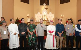 Tinjau Sejumlah Gereja di Bandung, Wamendagri Bima Arya Pastikan Natal Berjalan Lancar - JPNN.com