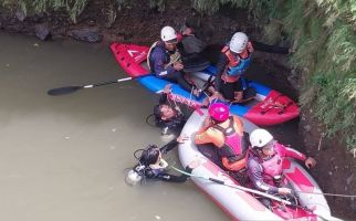 Hanyut di Sungai Ciliwung Bogor, Anak 13 Tahun Ditemukan Meninggal - JPNN.com