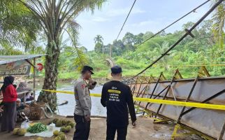 Jembatan Gantung di Lubuklinggau Putus, 8 Orang Terluka, Begini Kondisinya - JPNN.com