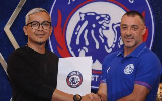 Arema FC Resmi Tunjuk Ze Gomes sebagai Pelatih Baru - JPNN.com