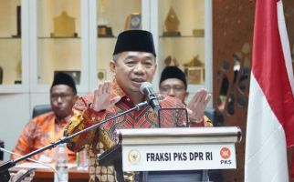 Ketua Fraksi PKS: Penurunan Biaya Haji Kado Manis untuk Jemaah di Awal 2025 - JPNN.com