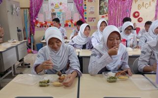 Prabowo Luncurkan Makan Bergizi Gratis, Pedagang Kantin Sekolah Menangis - JPNN.com