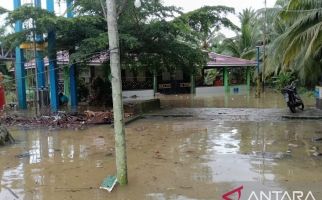 Banjir Rob Menerjang Kawasan Timur Jambi, 3 Rumah Dilaporkan Rusak Berat - JPNN.com