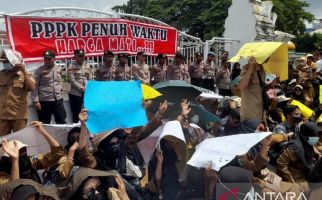 5 Berita Terpopuler: Demo Honorer Pecah, KepmenPAN-RB Terbit, Pendaftaran PPPK Diperpanjang Lagi? - JPNN.com