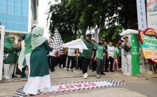 Kebersamaan Amil dan Keluarga dalam Jalan Sehat di HUT BAZNAS - JPNN.com