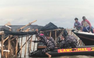 TNI AL Bongkar Pagar Laut, Eks Sesmilpres Singgung Proses Hukum - JPNN.com