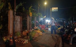 Polemik Pasar Tumpah di Jalan Merdeka & Ma Salmon Belum Usai, Pedagang Makin Banyak di Trotoar - JPNN.com