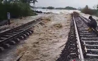 Imbas Banjir di Grobogan, 2 Perjalanan KA Daop Semarang Dibatalkan - JPNN.com