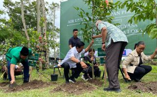 Tanam Pohon Bersama Sultan HB X, Addin: Kolaborasi Pemuda Selamatkan Bumi dari Krisis Air - JPNN.com