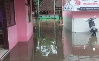 2 Sekolah di Klaten Terendam Banjir, Siswa Diminta Belajar di Rumah - JPNN.com