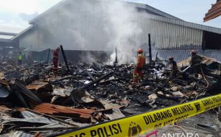 Si Jago Merah Mengamuk di Pasar Induk Cepu Blora, 80 Kios & Lapak Pedagang Ludes Terbakar - JPNN.com