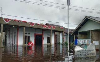 Banjir Merendam 8.016 Rumah Warga di Sambas - JPNN.com