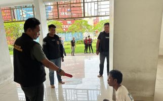 Sontoloyo, Hendra Gasak Ponsel Jemaah Salat Jumat, Polisi Lagi Ramai-ramainya - JPNN.com