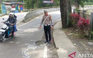 Pemotor Tewas Terlindas Truk setelah Menyalip dari Kiri di Jalan Menikung - JPNN.com