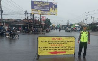 Pantura Kaligawe Semarang Banjir Hari Ini, Simak Cerita Rizky & Doni, Parah - JPNN.com