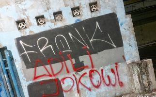 Grafiti 'Adili Jokowi' Kembali Menjamur di Jakarta, Tanda Publik Makin Murka? - JPNN.com