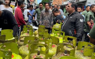 Pastikan Distribusi Elpiji 3 Kg Tertib, Wapres Gibran Datangi Pangkalan Gas di Pasar Manggis Jaksel - JPNN.com