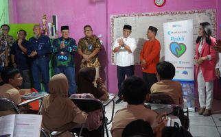 Krakatau Steel Peduli Gelar Jumat Berkah di Madrasah Ibtidaiyah Cilegon - JPNN.com