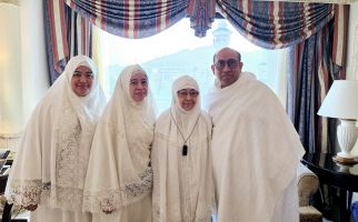 Megawati Umrah Bersama Puan dan Pratama, Mikat di Masjid Tan'im - JPNN.com