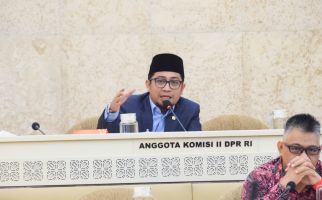 MK Perintahkan 24 Daerah Gelar PSU, Gus Khozin Sentil KPU: Tak Profesional! - JPNN.com